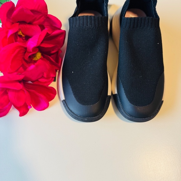 ZARA Breathable Lightweight Solid Color Sneakers KIDS shoes - size 5 - Picture 3 of 6